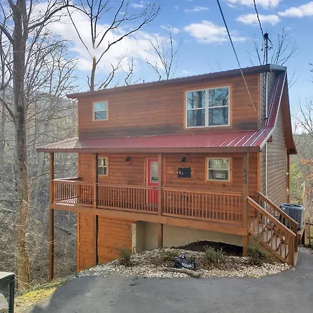 Bear Hug Hideaway Cabin